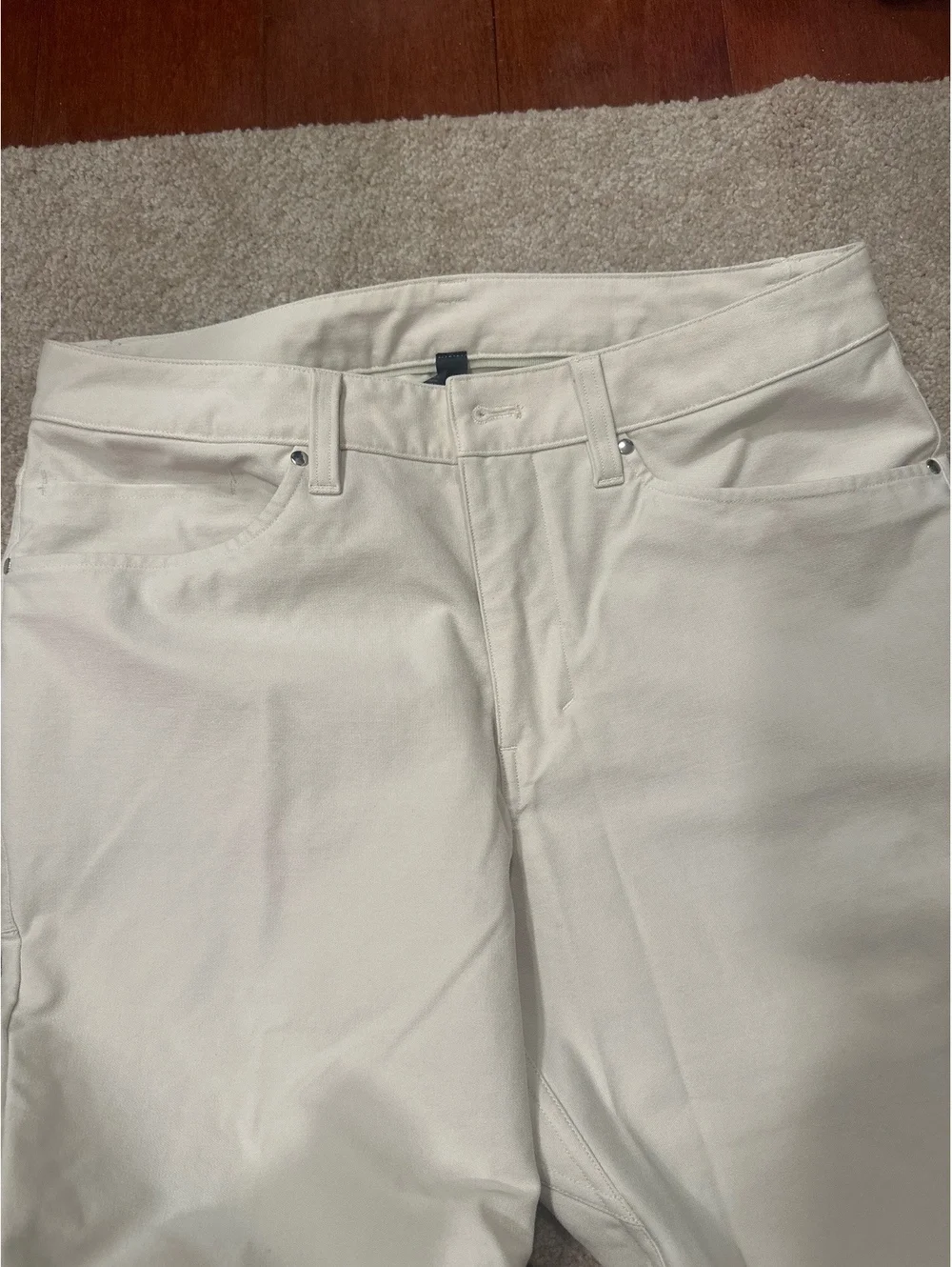 (1)Lululemon Women's Cream Colored Pants Size 31